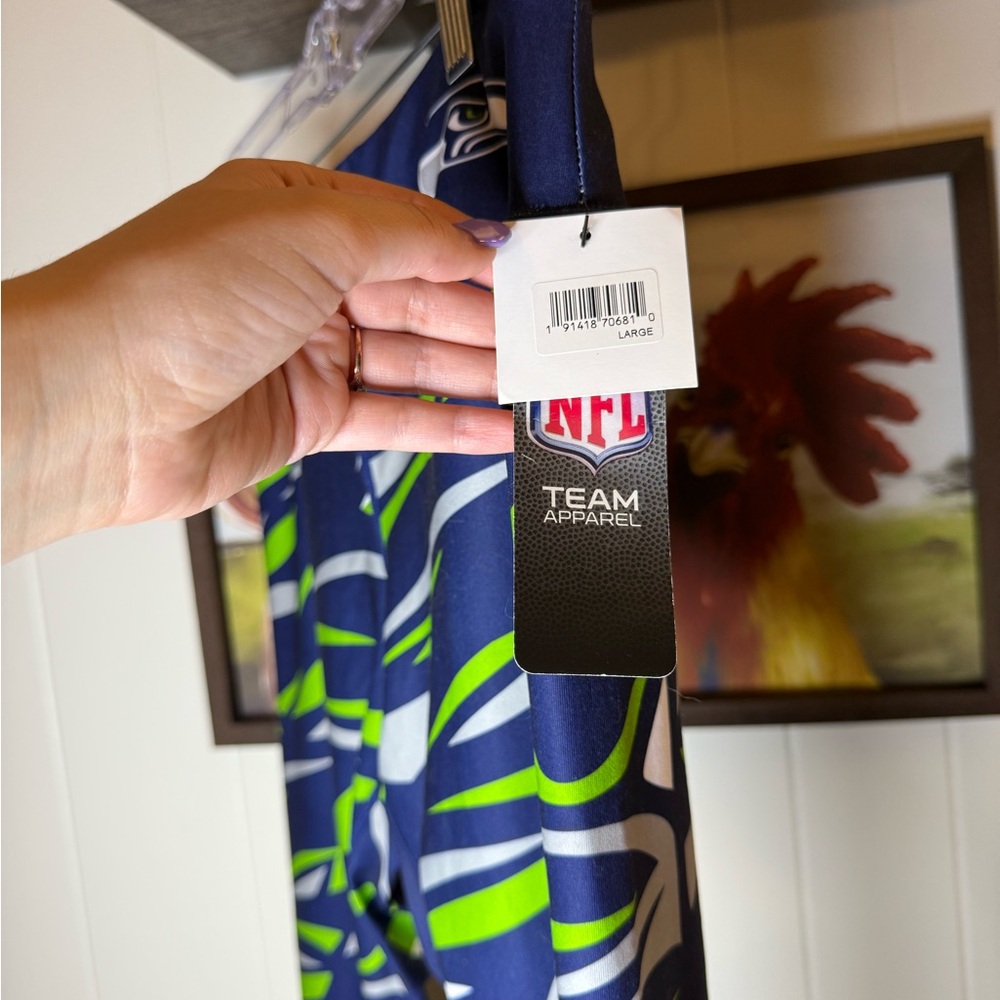 NFL Blue and Green Seahawks Leggings - Picture 3 of 4